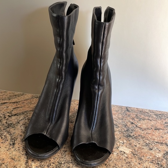 Giuseppe Zanotti Open Toe Leather Booties - Picture 3 of 8